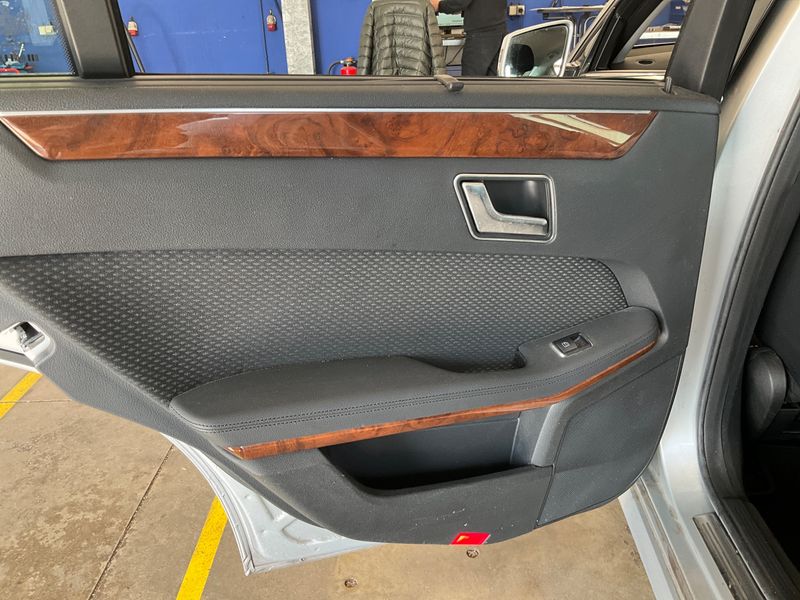 Mercedes-Benz E-Klasse E 250 CGI BlueEfficiency Elegance 2011 – снимка 30