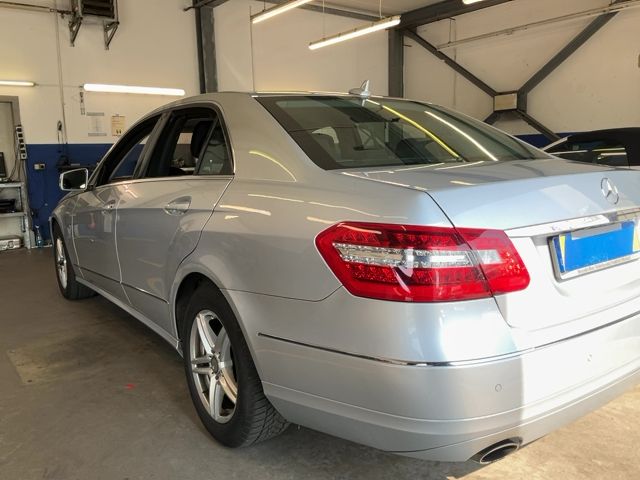 Mercedes-Benz E-Klasse E 250 CGI BlueEfficiency Elegance 2011 – снимка 6