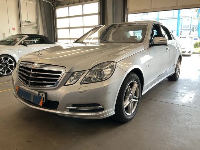 Mercedes-Benz E-Klasse E 250 CGI BlueEfficiency Elegance 2011 – снимка 1