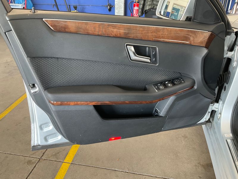 Mercedes-Benz E-Klasse E 250 CGI BlueEfficiency Elegance 2011 – снимка 29