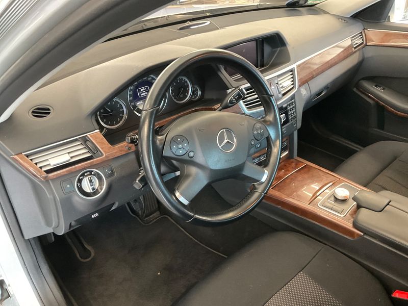 Mercedes-Benz E-Klasse E 250 CGI BlueEfficiency Elegance 2011 – снимка 34