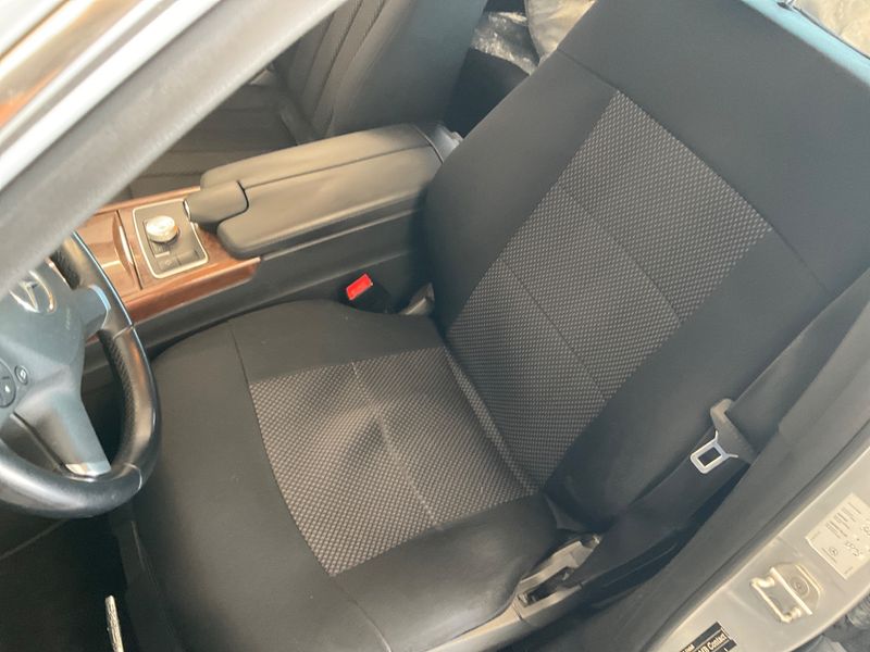 Mercedes-Benz E-Klasse E 250 CGI BlueEfficiency Elegance 2011 – снимка 31
