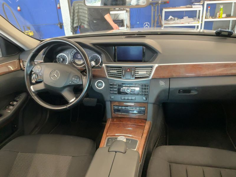 Mercedes-Benz E-Klasse E 250 CGI BlueEfficiency Elegance 2011 – снимка 18
