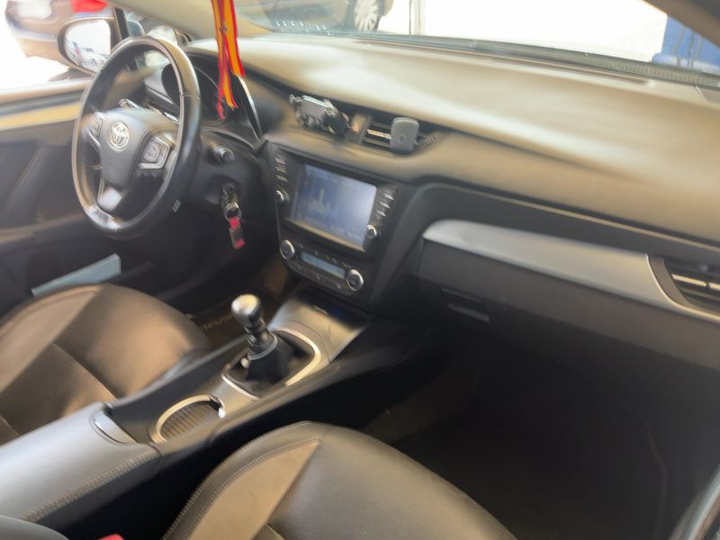 Toyota Avensis 2.0 D-4D Executive 2016 – снимка 16