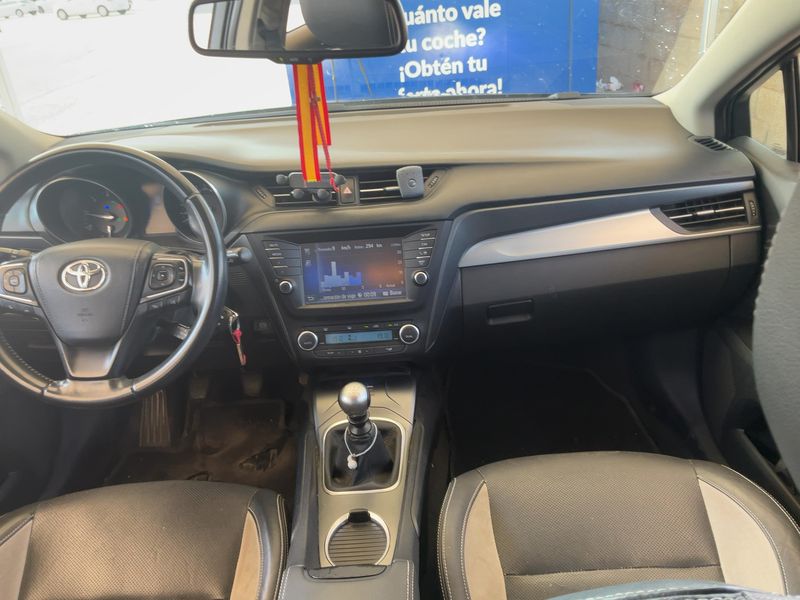 Toyota Avensis 2.0 D-4D Executive 2016 – снимка 17