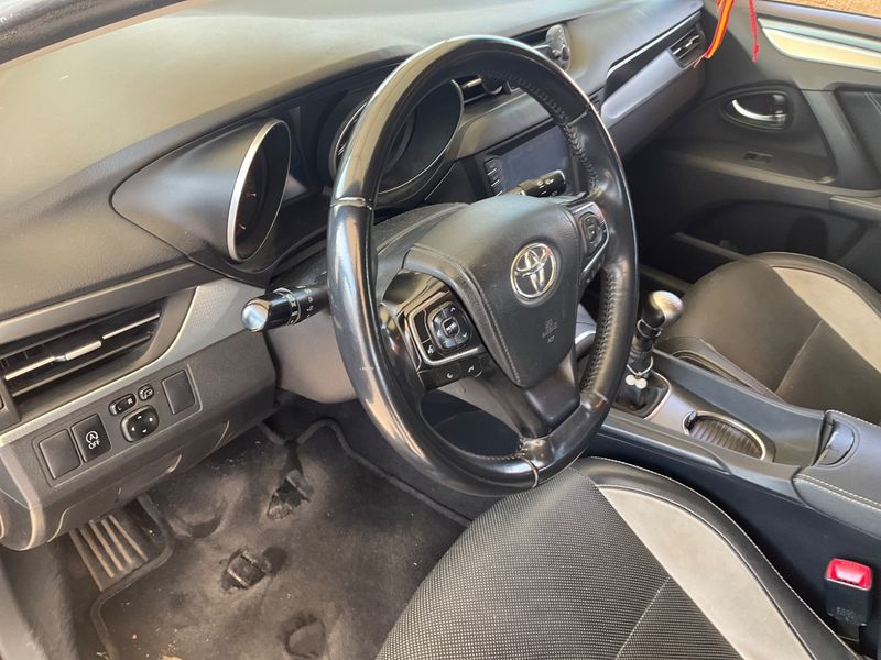 Toyota Avensis 2.0 D-4D Executive 2016 – снимка 23