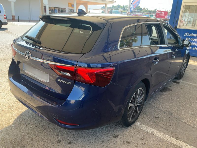 Toyota Avensis 2.0 D-4D Executive 2016 – снимка 8