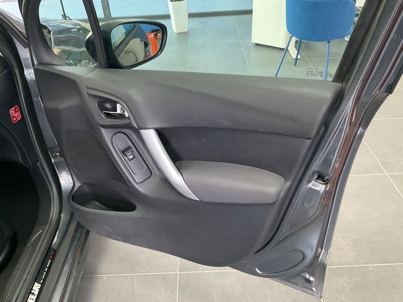 Citroen C3 1.1 Séduction 2012 – снимка 37