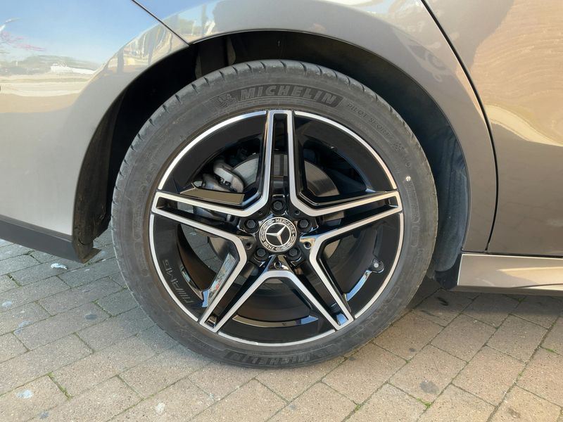 Mercedes-Benz CLA-Klasse CLA 200 d Shooting Brake AMG Line 2023 – снимка 9