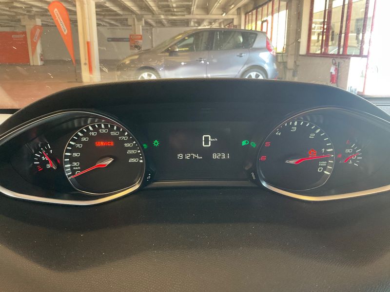 Peugeot 308 1.6 Blue-HDi Allure 2017 – снимка 18