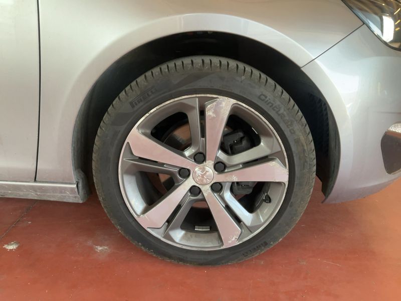Peugeot 308 1.6 Blue-HDi Allure 2017 – снимка 11