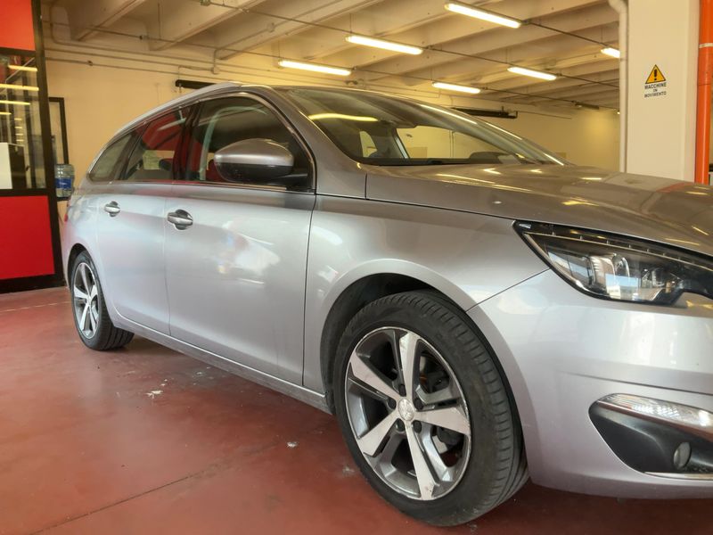 Peugeot 308 1.6 Blue-HDi Allure 2017 – снимка 12