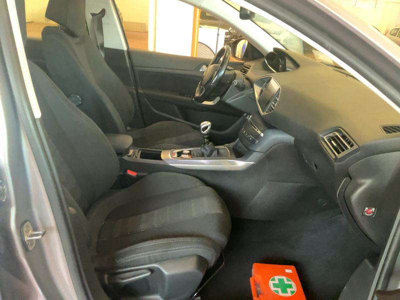 Peugeot 308 1.6 Blue-HDi Allure 2017 – снимка 16