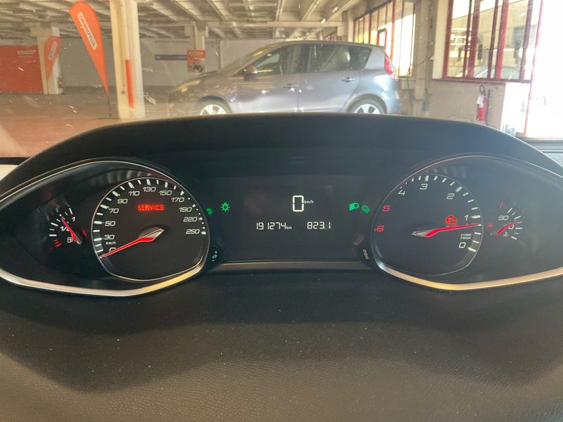 Peugeot 308 1.6 Blue-HDi Allure 2017 – снимка 25