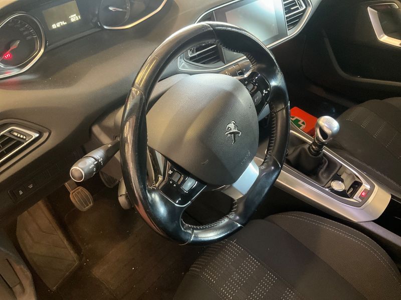 Peugeot 308 1.6 Blue-HDi Allure 2017 – снимка 23