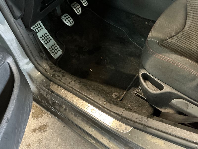 Peugeot 308 1.6 HDi Sportium 2012 – снимка 34