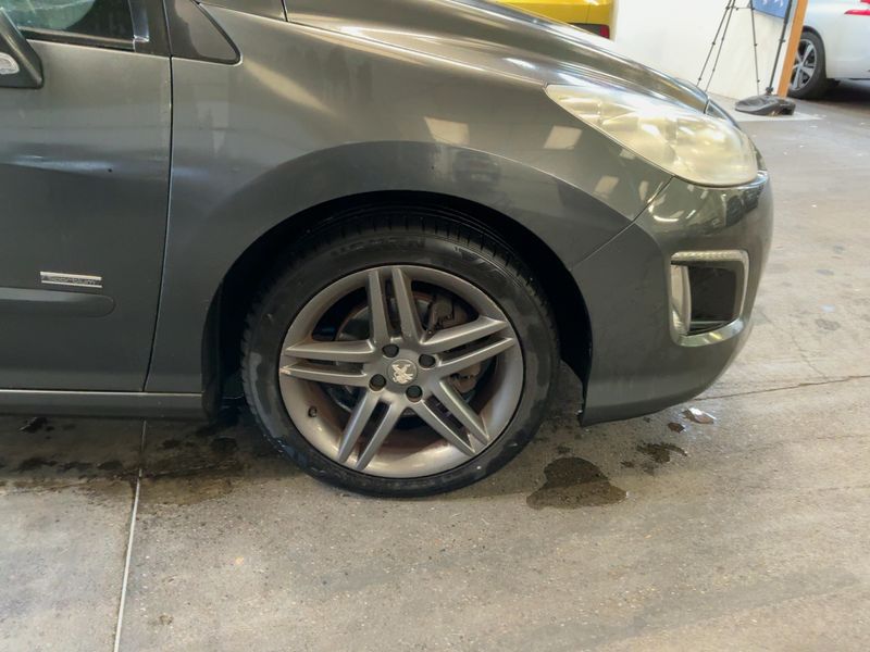 Peugeot 308 1.6 HDi Sportium 2012 – снимка 11