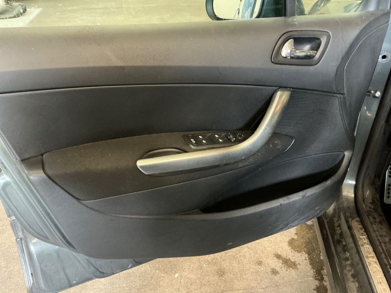 Peugeot 308 1.6 HDi Sportium 2012 – снимка 33