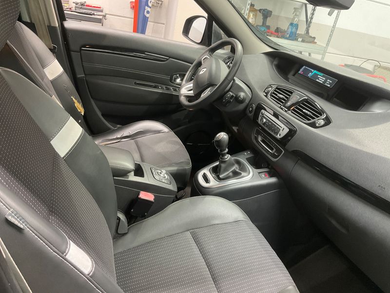 Renault Grand Scenic 1.6 dCi BOSE Edition 2012 – снимка 3