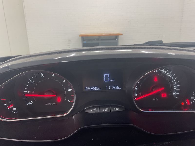 Peugeot 208 1.2 e-VTi Style 2014 – снимка 4