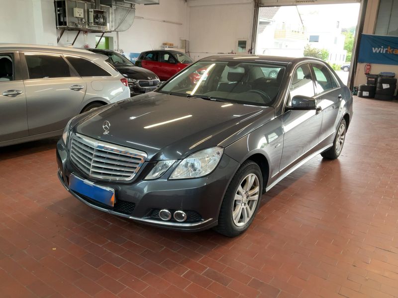 Mercedes-Benz E-Klasse E 200 CGI BlueEfficiency Elegance 2009 – снимка 1