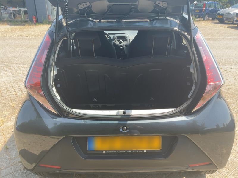 Toyota Aygo 1.0 X 2017 – снимка 15