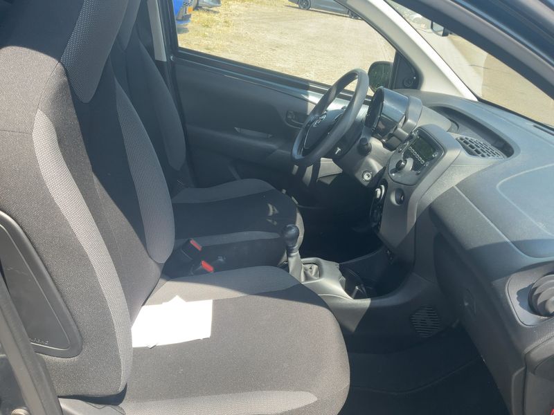 Toyota Aygo 1.0 X 2017 – снимка 16