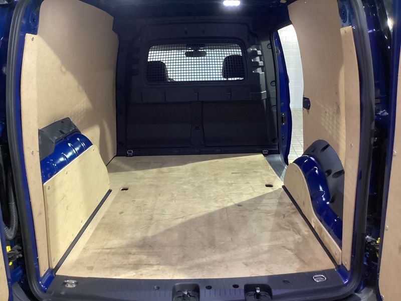 Volkswagen Caddy 2.0 TDI Maxi 2023 – снимка 15