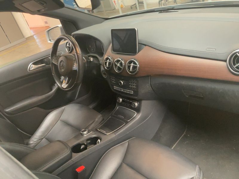 Mercedes-Benz B-Klasse B 200 Urban 2015 – снимка 17