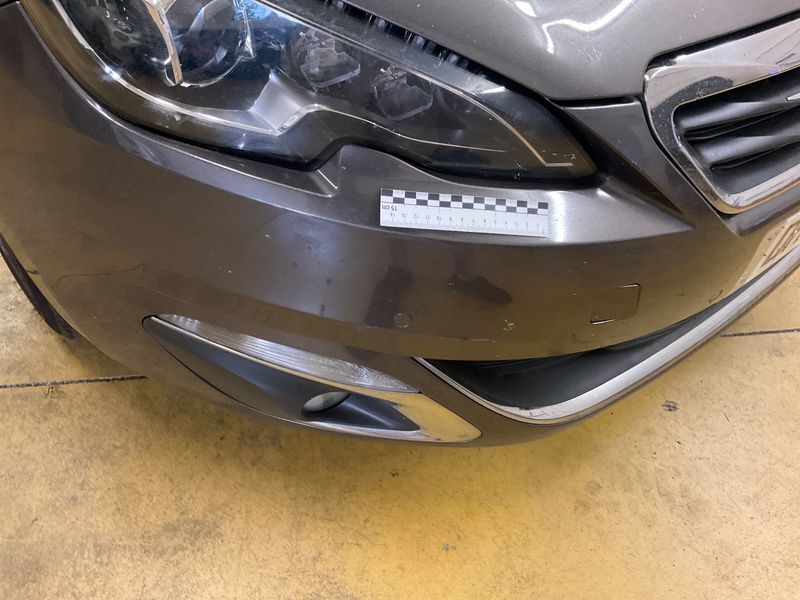 Peugeot 308 2.0 Blue-HDi Feline 2014 – снимка 24