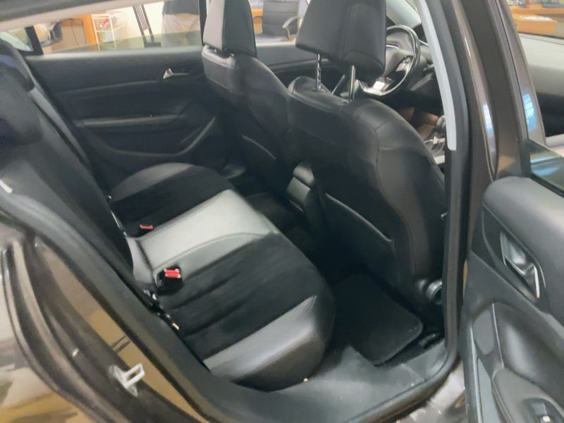 Peugeot 308 2.0 Blue-HDi Feline 2014 – снимка 19