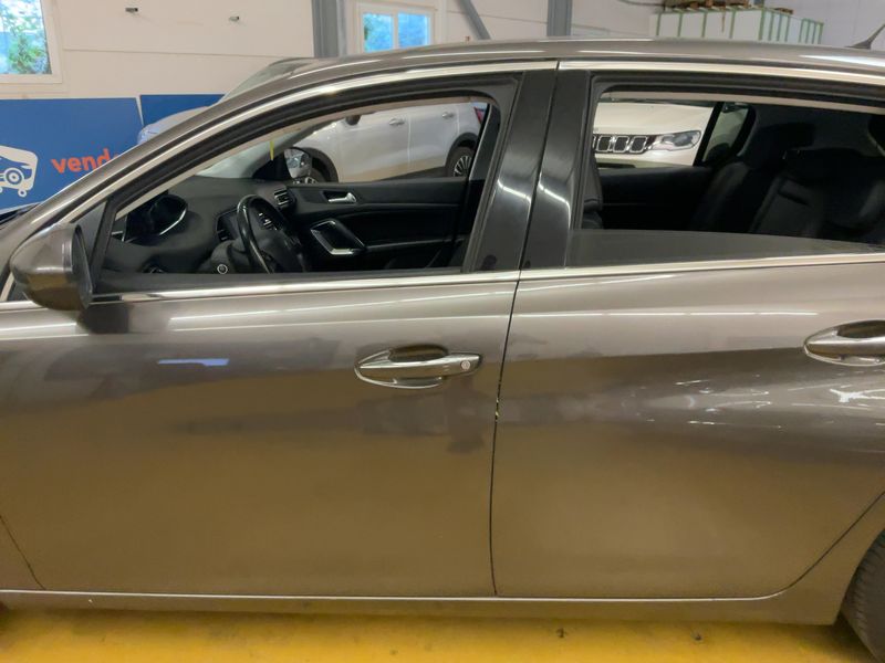 Peugeot 308 2.0 Blue-HDi Feline 2014 – снимка 4