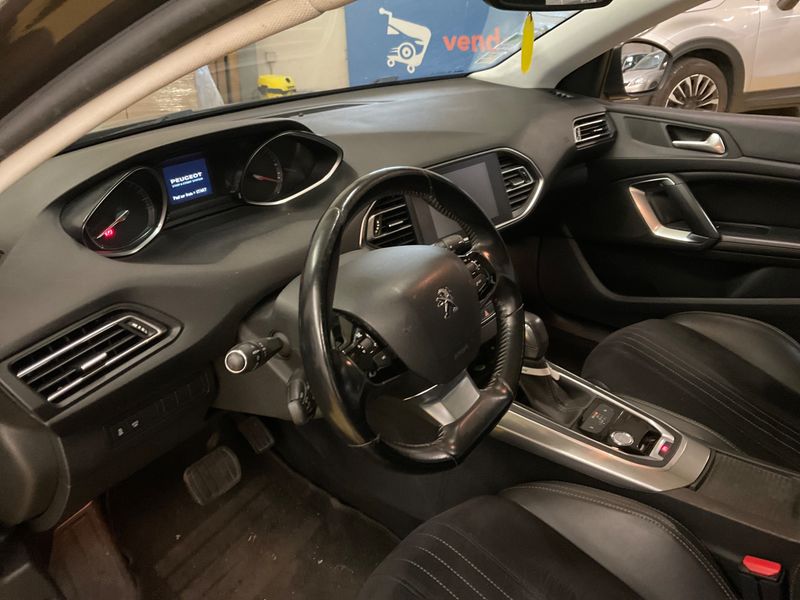 Peugeot 308 2.0 Blue-HDi Feline 2014 – снимка 23