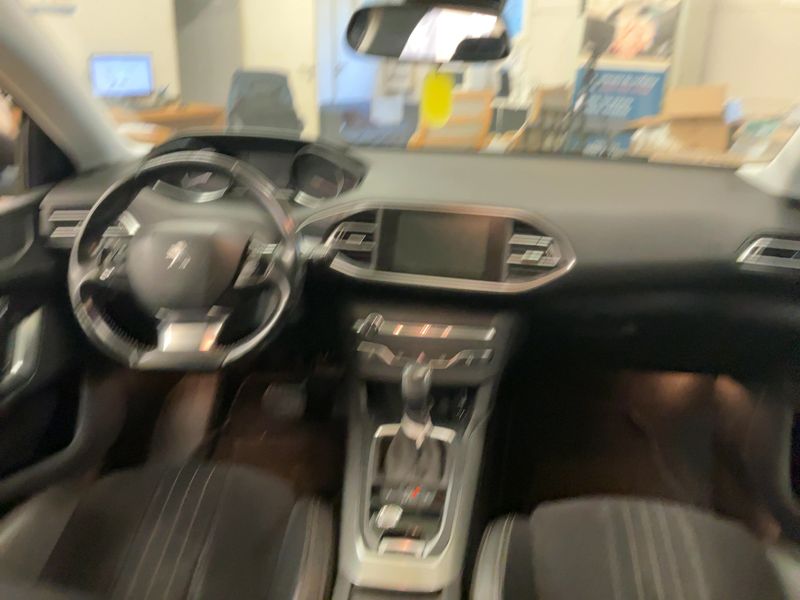 Peugeot 308 2.0 Blue-HDi Feline 2014 – снимка 17