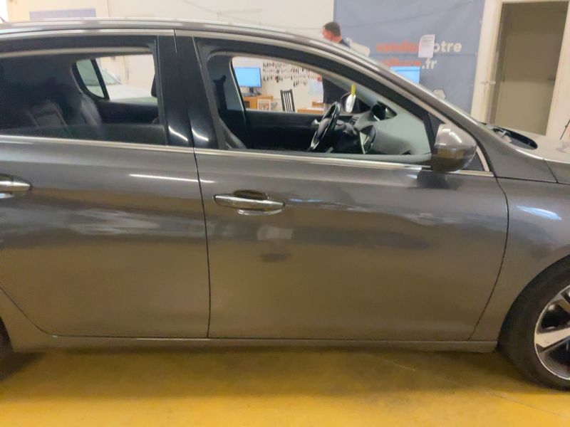 Peugeot 308 2.0 Blue-HDi Feline 2014 – снимка 10
