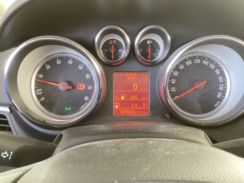 Opel Zafira Tourer 1.4 Turbo Selective 2013 – снимка 18