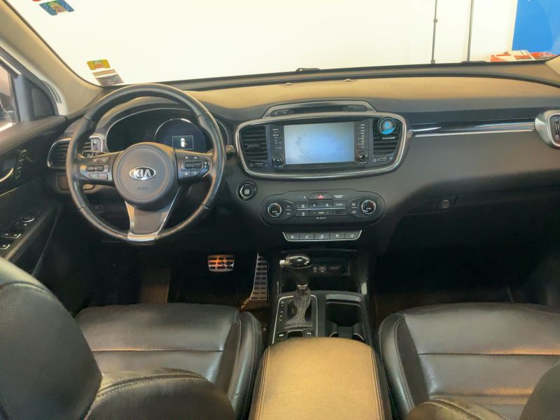 Kia Sorento 2.2 CRDi R 4WD 2017 – снимка 17
