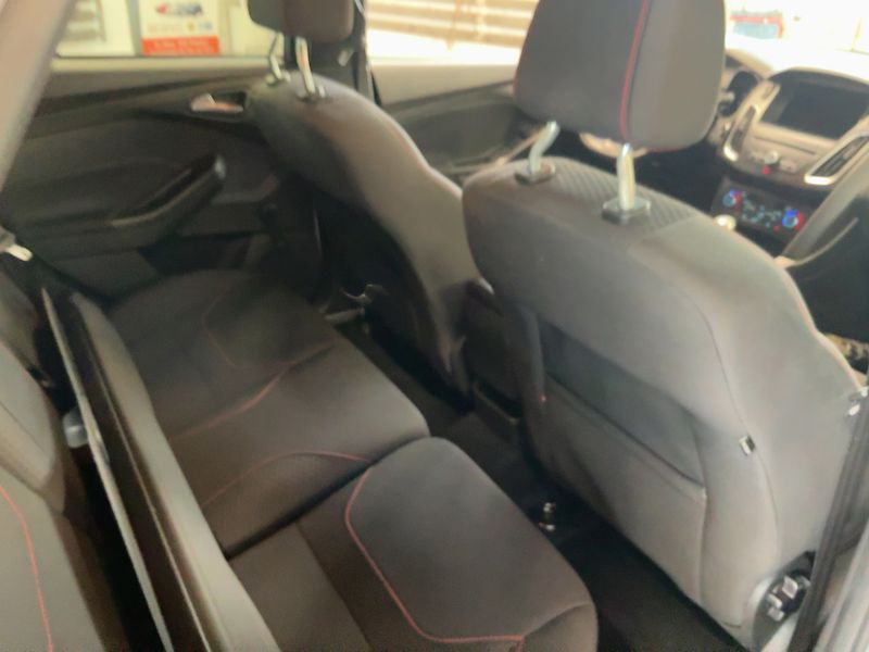 Ford Focus 1.0 EcoBoost ST-Line 2017 – снимка 20