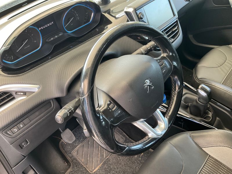Peugeot 2008 1.6 Blue-HDi Allure 2017 – снимка 22