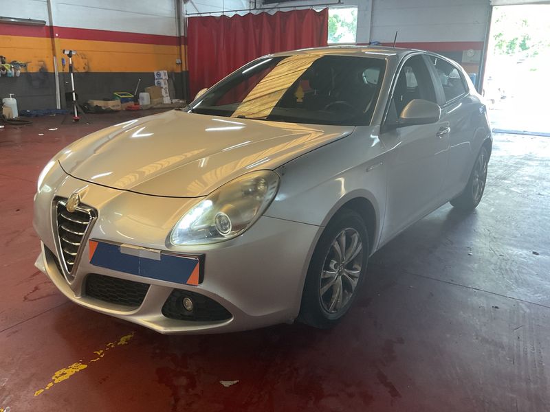 Alfa Romeo Giulietta 1.6 JTDM Turismo 2010 – снимка 1