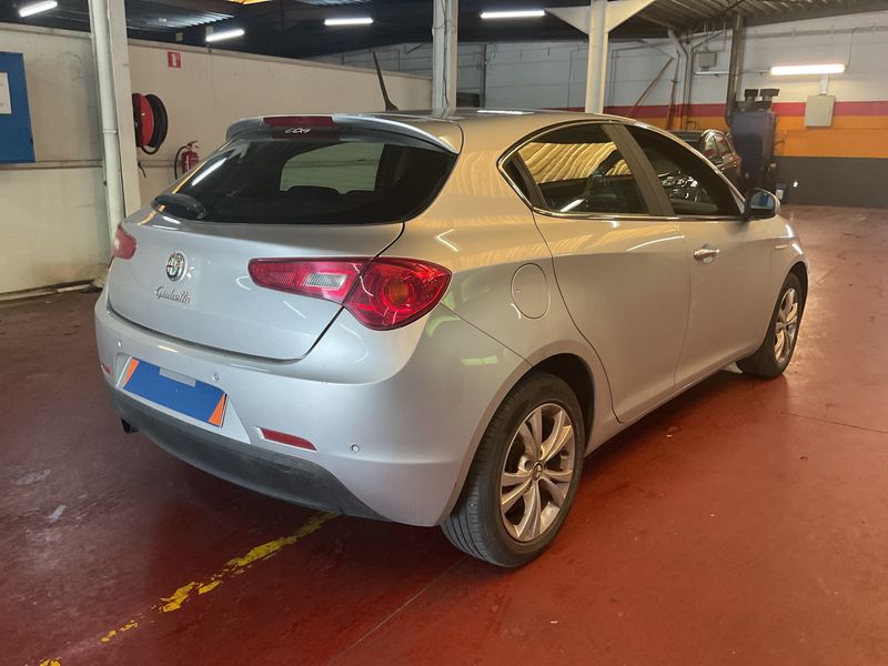 Alfa Romeo Giulietta 1.6 JTDM Turismo 2010 – снимка 2