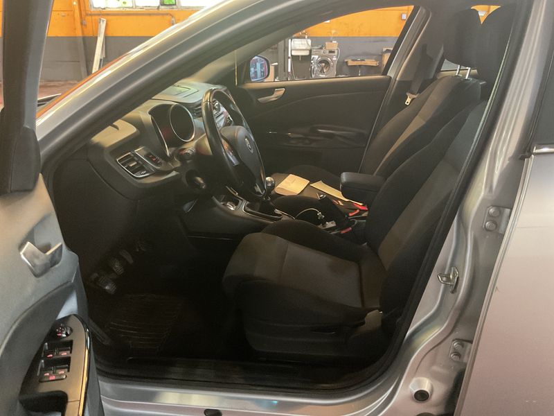 Alfa Romeo Giulietta 1.6 JTDM Turismo 2010 – снимка 3