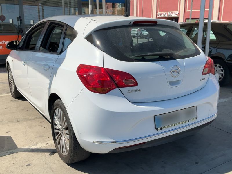 Opel Astra 1.6 CDTI DPF Selective 2015 – снимка 6