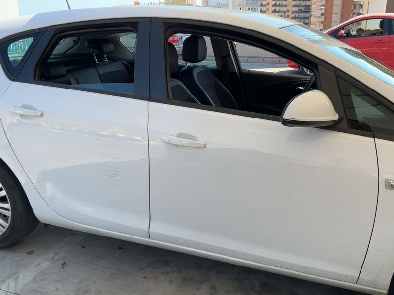 Opel Astra 1.6 CDTI DPF Selective 2015 – снимка 10