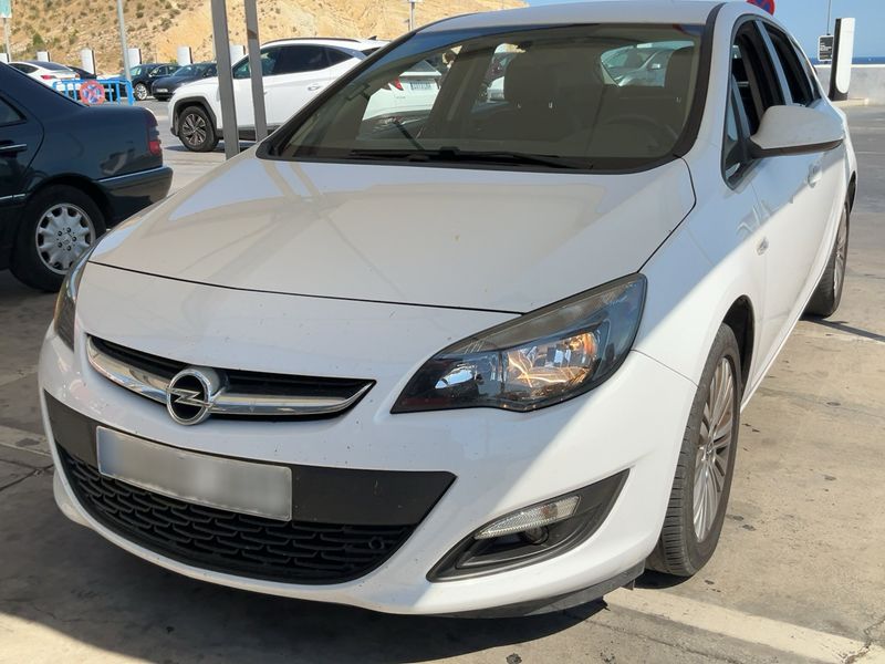 Opel Astra 1.6 CDTI DPF Selective 2015 – снимка 1