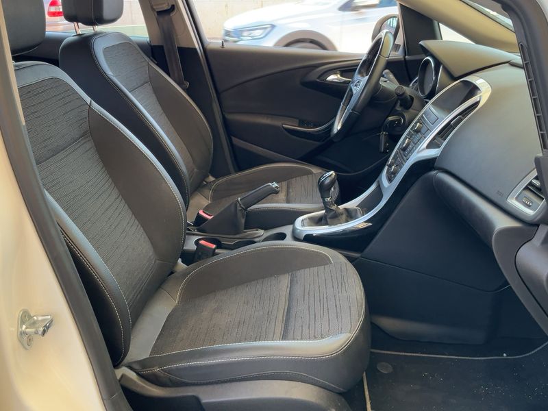 Opel Astra 1.6 CDTI DPF Selective 2015 – снимка 16