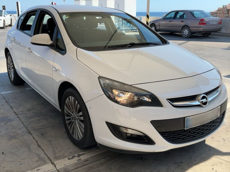 Opel Astra 1.6 CDTI DPF Selective 2015 – снимка 12