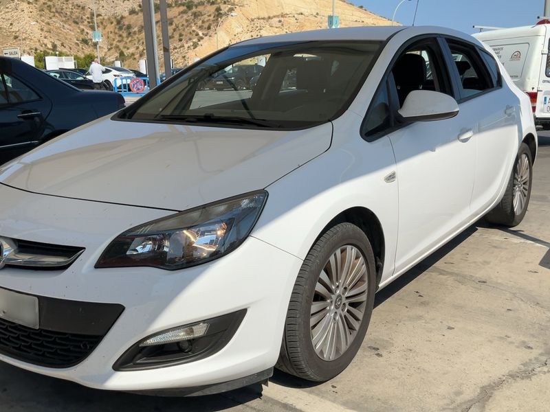 Opel Astra 1.6 CDTI DPF Selective 2015 – снимка 2