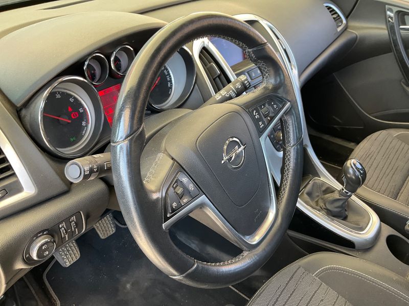 Opel Astra 1.6 CDTI DPF Selective 2015 – снимка 25