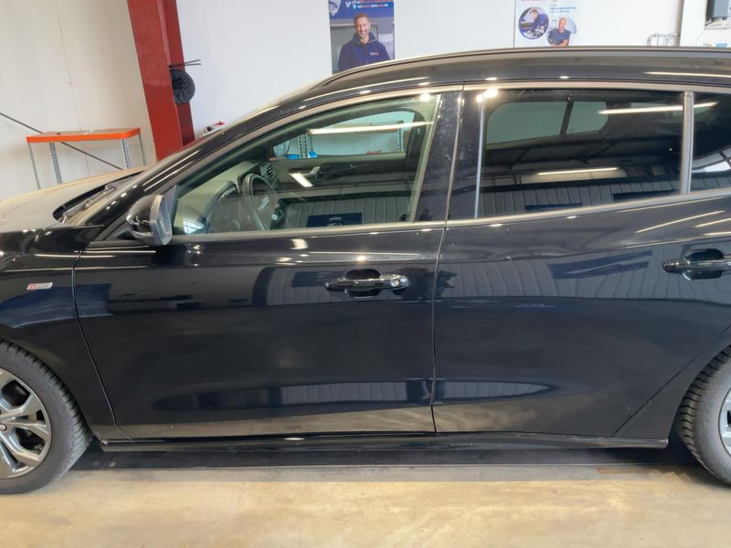 Ford Focus 1.0 EcoBoost Mild-Hybrid ST-Line 2023 – снимка 4